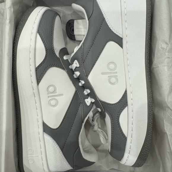 Alo Recovery Mode Sneaker Grey/White Women’s Size 8 - Picture 2 of 3